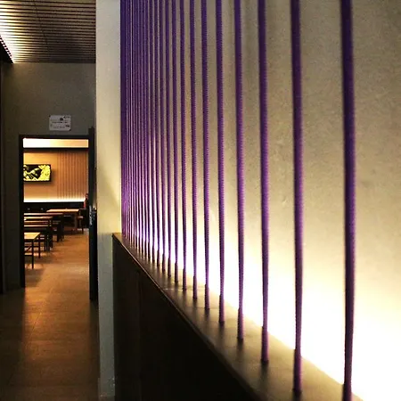 Hostel Purple Nest Βαλένθια