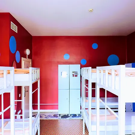 パープル ネスト ホステル *