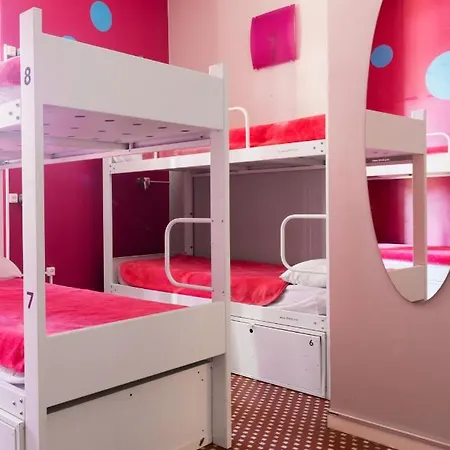 パープル ネスト ホステル