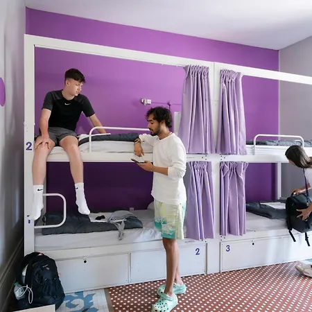 ホステル パープル ネスト *