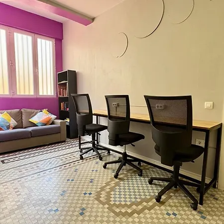 Hostel Purple Nest *