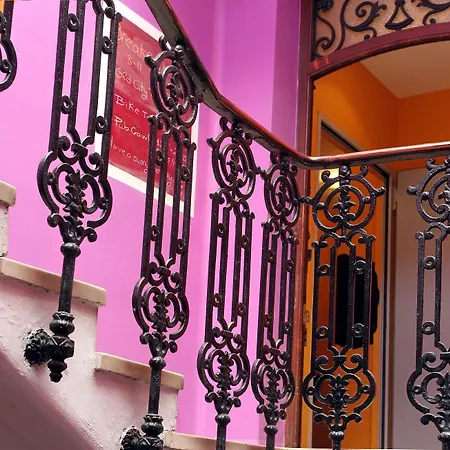 パープル ネスト ホステル *