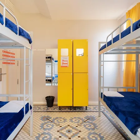 Purple Nest Hostal *