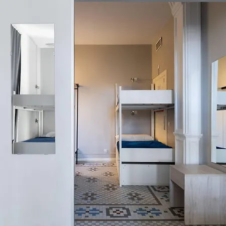 Hostal Purple Nest *