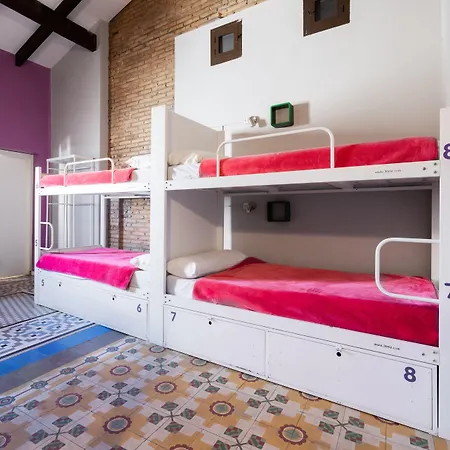 אכסניה Purple Nest