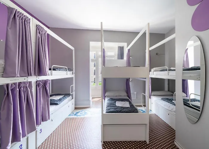 Hostal Purple Nest *