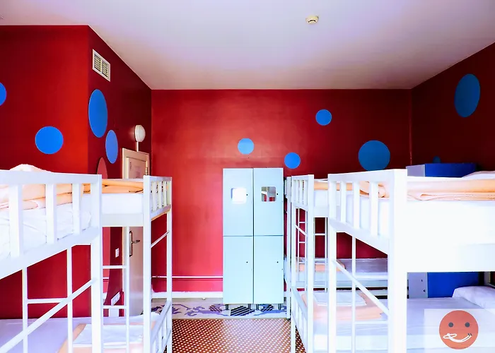 Purple Nest Hostal *