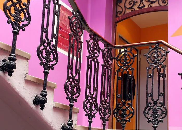 Purple Nest Hostal *