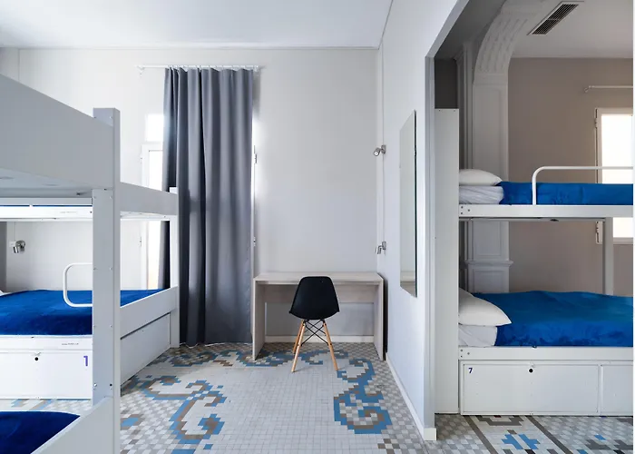 Purple Nest Hostal *